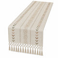 Chemin de table beige à motifs géométriques et franges décoratives